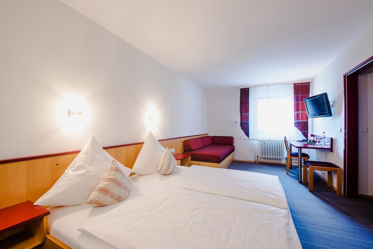 Hotel Gasthof Zum Roessle Альтенштадт Экстерьер фото